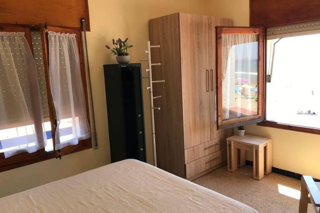 El Faro Apartaments Platja Llarga-Les Salines-Tgn Tarragona Exterior foto